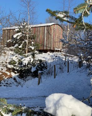 LOGEMENT INSOLITE À LA COLLINE AUX LOUPS ...